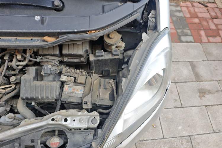 Used Honda Fit 2011 1.3L automatic comfort version Engine Bay Left
