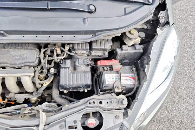 Used Honda Fit 2011 1.3L manual Comfort version Engine Bay Left