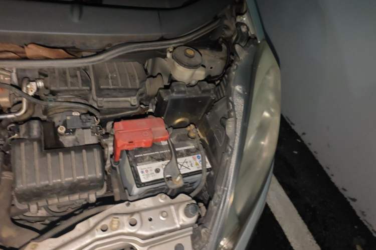 Used Honda Fit 2011 1.3L automatic comfort version Engine Bay Left