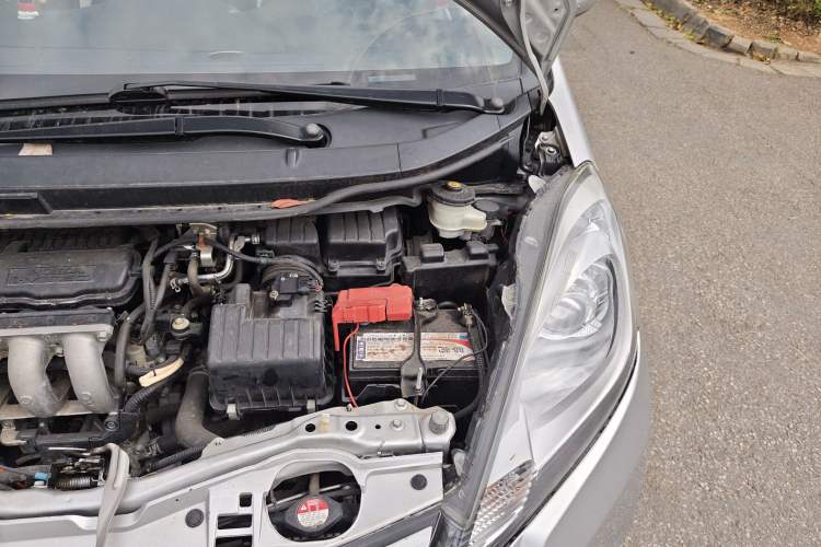 Used Honda Fit 2011 1.5L manual luxury version Engine Bay Left
