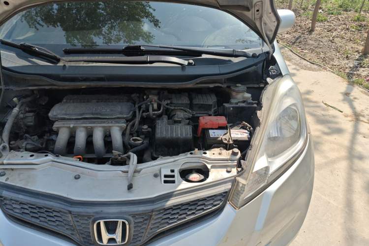 Used Honda Fit 2011 1.3L automatic comfort version Engine Bay Left