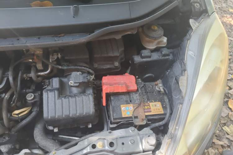Used Honda Fit 2011 1.3L automatic comfort version Engine Bay Left