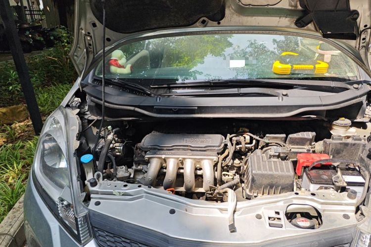 Used Honda Fit 2011 1.3L automatic comfort version Engine Bay Right