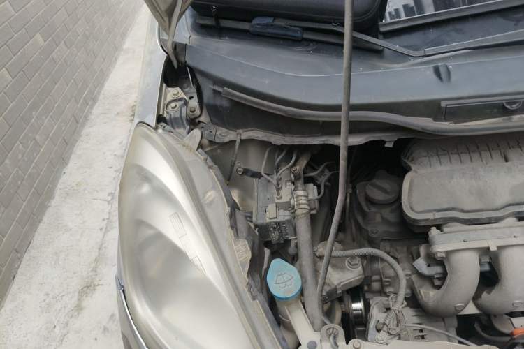 Used Honda Fit 2011 1.3L manual Comfort version Engine Bay Right