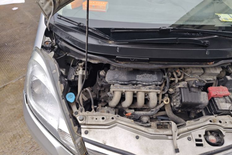 Used Honda Fit 2011 1.5L manual luxury version Engine Bay Right