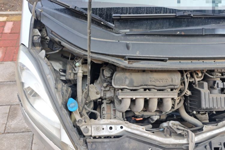 Used Honda Fit 2011 1.3L automatic comfort version Engine Bay Right