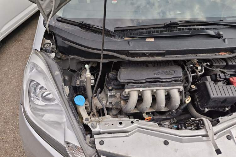 Used Honda Fit 2011 1.5L manual luxury version Engine Bay Right