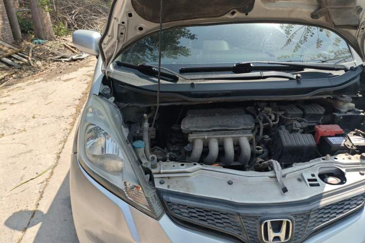 Used Honda Fit 2011 1.3L automatic comfort version Engine Bay Right