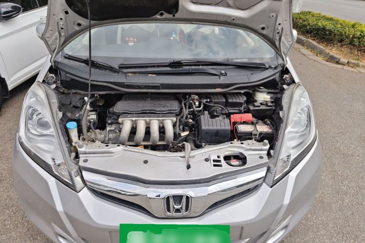 Used Honda Fit 2011 1.5L manual luxury version Engine Bay