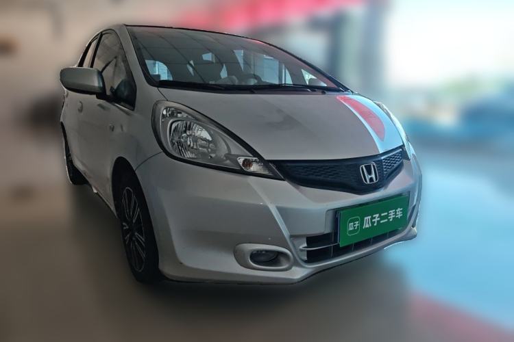 Used Honda Fit 2011 1.3L automatic comfort version Front Right 45 Deg
