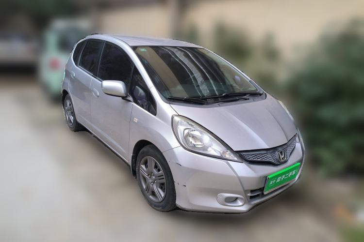 Used Honda Fit 2011 1.3L automatic comfort version Front Right 45 Deg