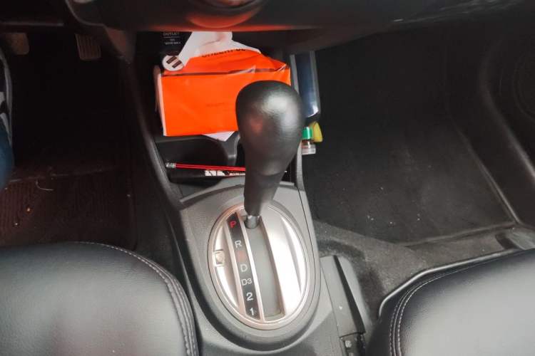 Used Honda Fit 2011 1.3L automatic comfort version Gear Lever