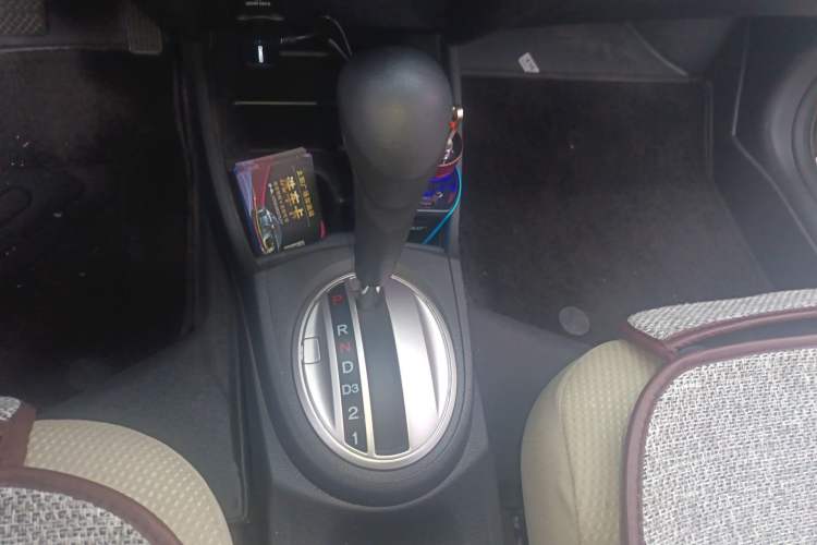 Used Honda Fit 2011 1.5L Automatic Luxury Edition Gear Lever