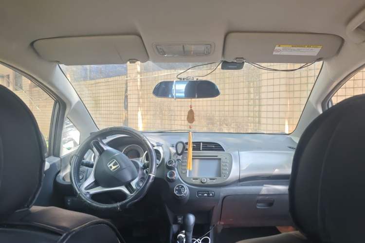 Used Honda Fit 2011 1.3L automatic comfort version Headliner