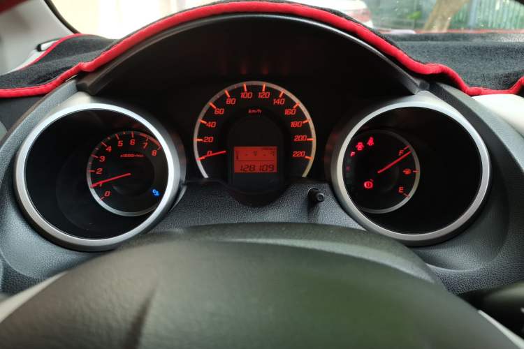 Used Honda Fit 2011 1.3L automatic comfort version Instrument Cluster
