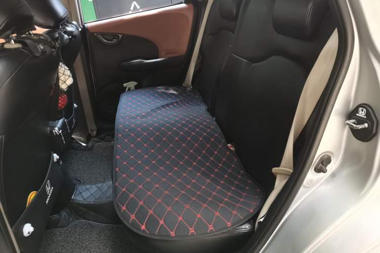 Used Honda Fit 2011 1.3L automatic comfort version Left Rear Seat