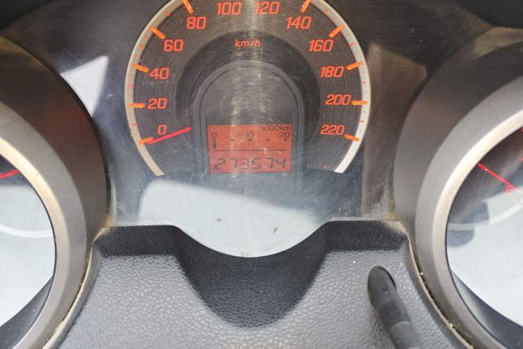 Used Honda Fit 2011 1.5L manual luxury version Odometer Close Up