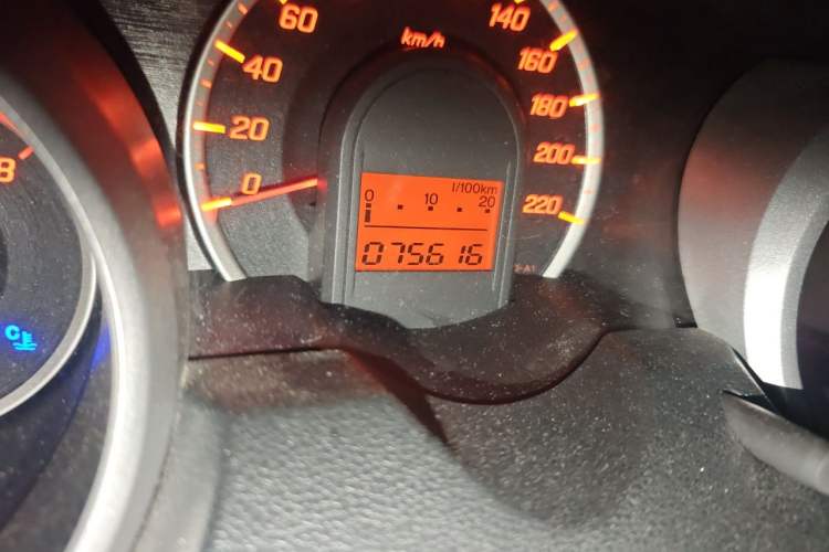 Used Honda Fit 2011 1.3L automatic comfort version Odometer Close Up