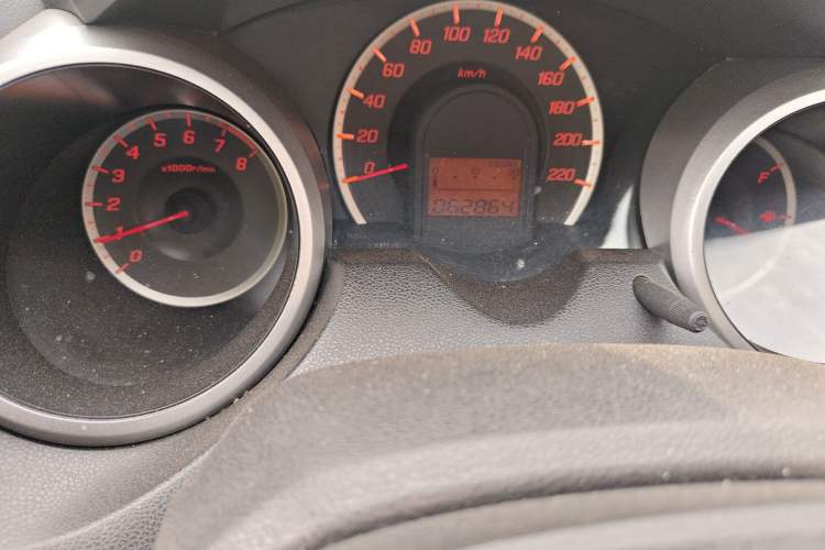 Used Honda Fit 2011 1.5L manual luxury version Odometer Close Up
