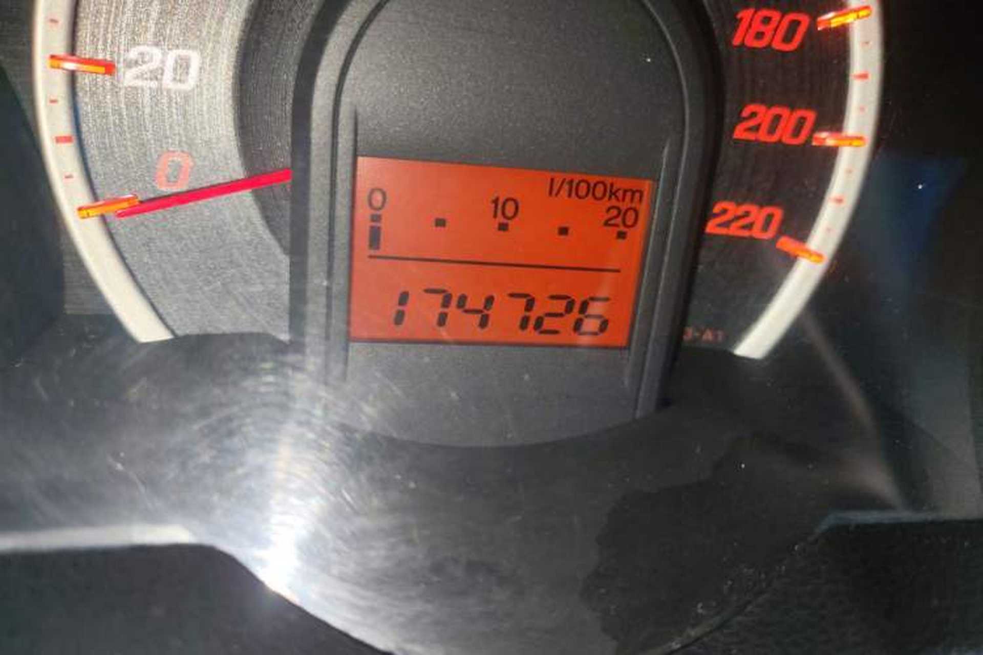 Used Honda Fit 2011 1.5L manual luxury version Odometer Close Up
