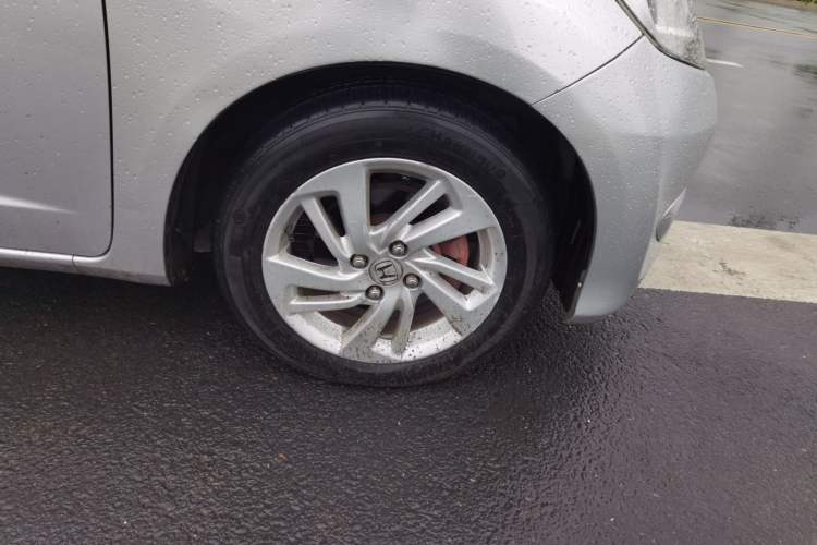 Used Honda Fit 2011 1.3L automatic comfort version Right Front Wheel Hub