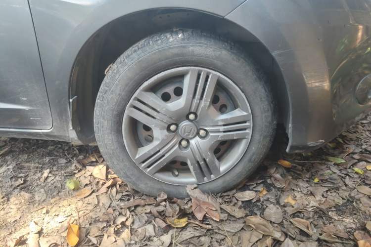 Used Honda Fit 2011 1.3L automatic comfort version Right Front Wheel Hub