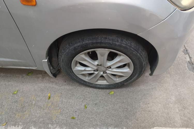 Used Honda Fit 2011 1.5L Automatic Luxury Edition Right Front Wheel Hub