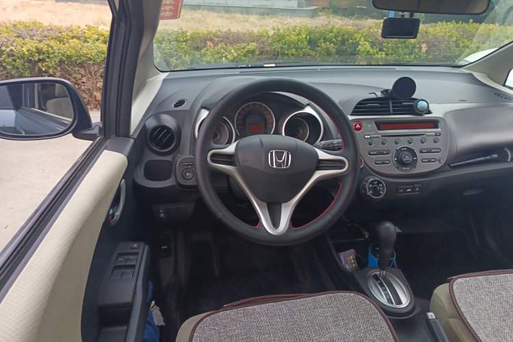Used Honda Fit 2011 1.5L Automatic Luxury Edition Steering Wheel