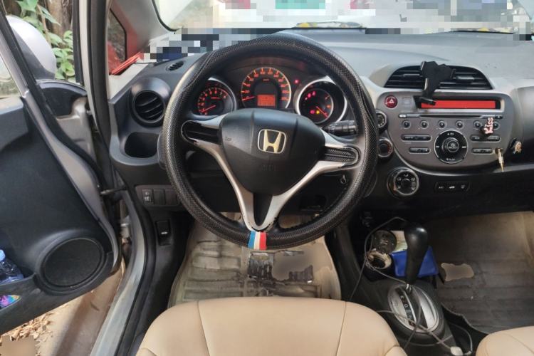 Used Honda Fit 2011 1.5L Automatic Luxury Edition Steering Wheel
