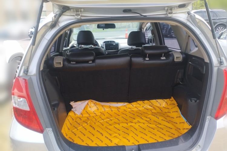 Used Honda Fit 2011 1.3L automatic comfort version Trunk