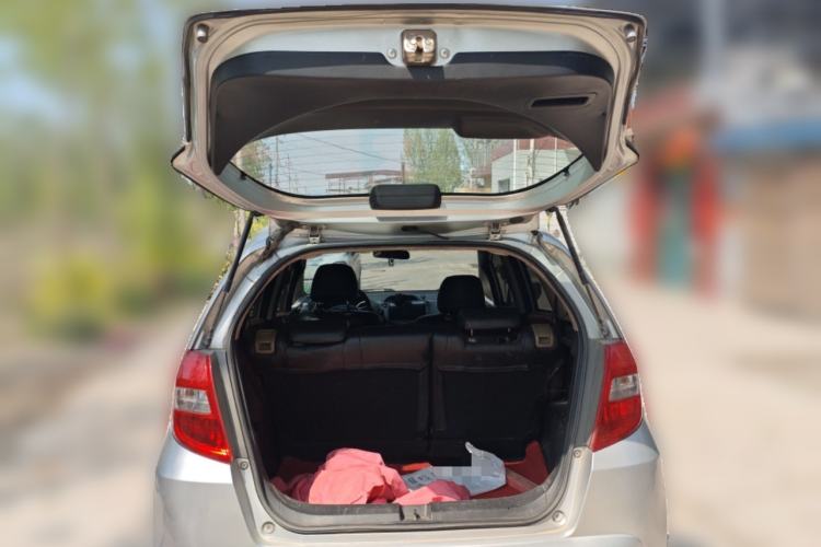 Used Honda Fit 2011 1.3L automatic comfort version Trunk