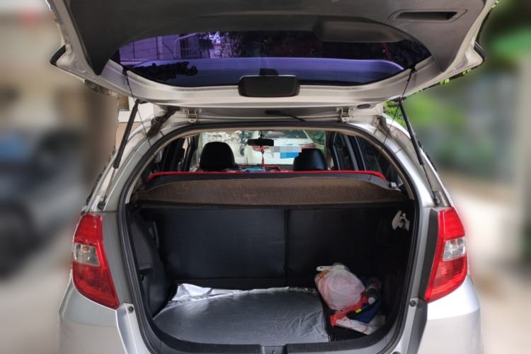 Used Honda Fit 2011 1.3L automatic comfort version Trunk