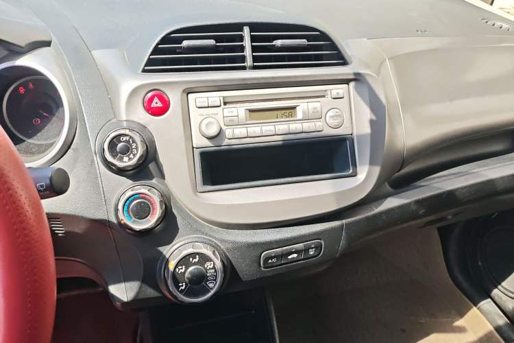 Used Honda Fit 2011 1.3L manual Comfort version Audio And AC Panel