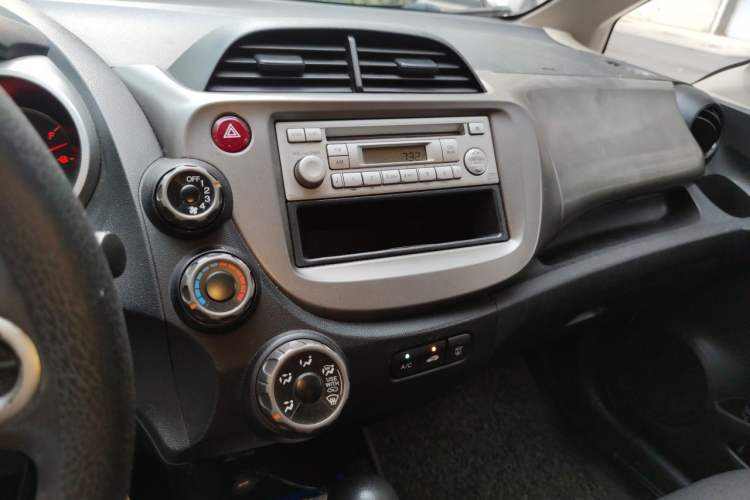Used Honda Fit 2011 1.3L automatic comfort version Audio And AC Panel