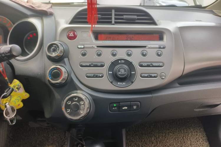 Used Honda Fit 2011 1.5L Automatic Luxury Edition Audio And AC Panel