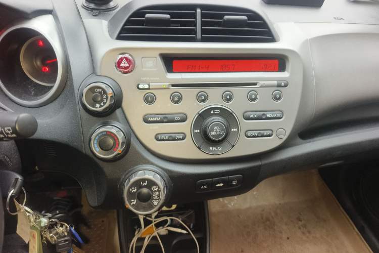 Used Honda Fit 2011 1.5L manual luxury version Audio And AC Panel