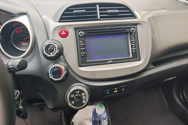 Used Honda Fit 2011 1.3L manual Comfort version Audio And AC Panel
