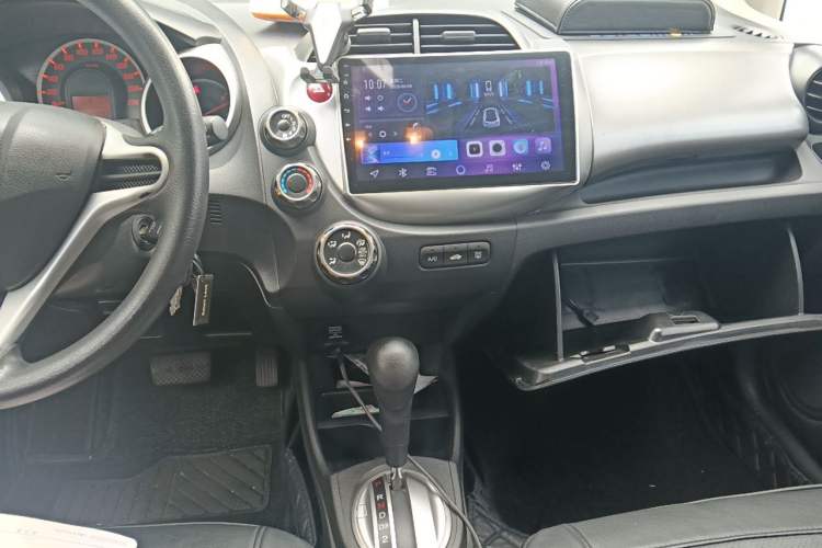 Used Honda Fit 2011 1.5L Automatic Luxury Edition Audio And AC Panel