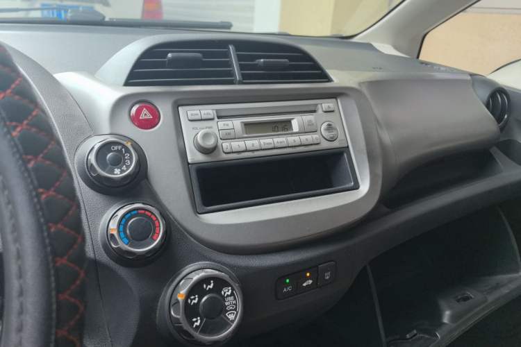 Used Honda Fit 2011 1.3L automatic comfort version Audio And AC Panel