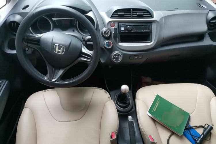 Used Honda Fit 2011 1.3L manual Comfort version Center Console