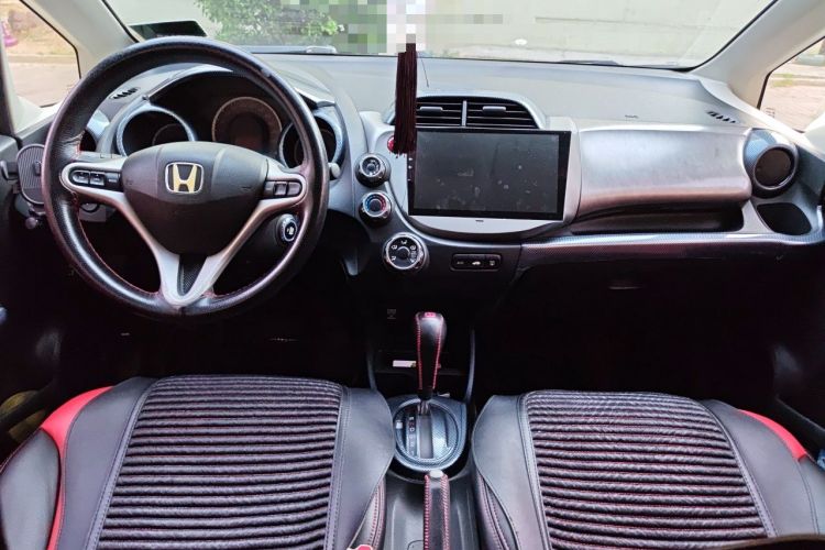Used Honda Fit 2011 1.3L automatic comfort version Center Console