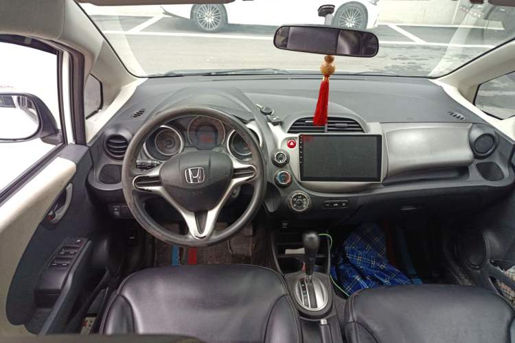 Used Honda Fit 2011 1.3L automatic comfort version Center Console