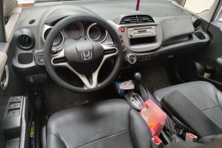 Used Honda Fit 2011 1.3L automatic comfort version Center Console