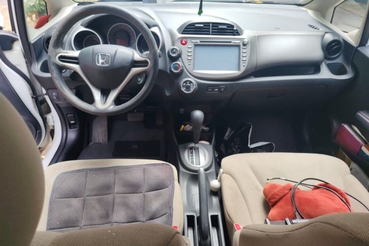 Used Honda Fit 2011 1.3L automatic comfort version Center Console