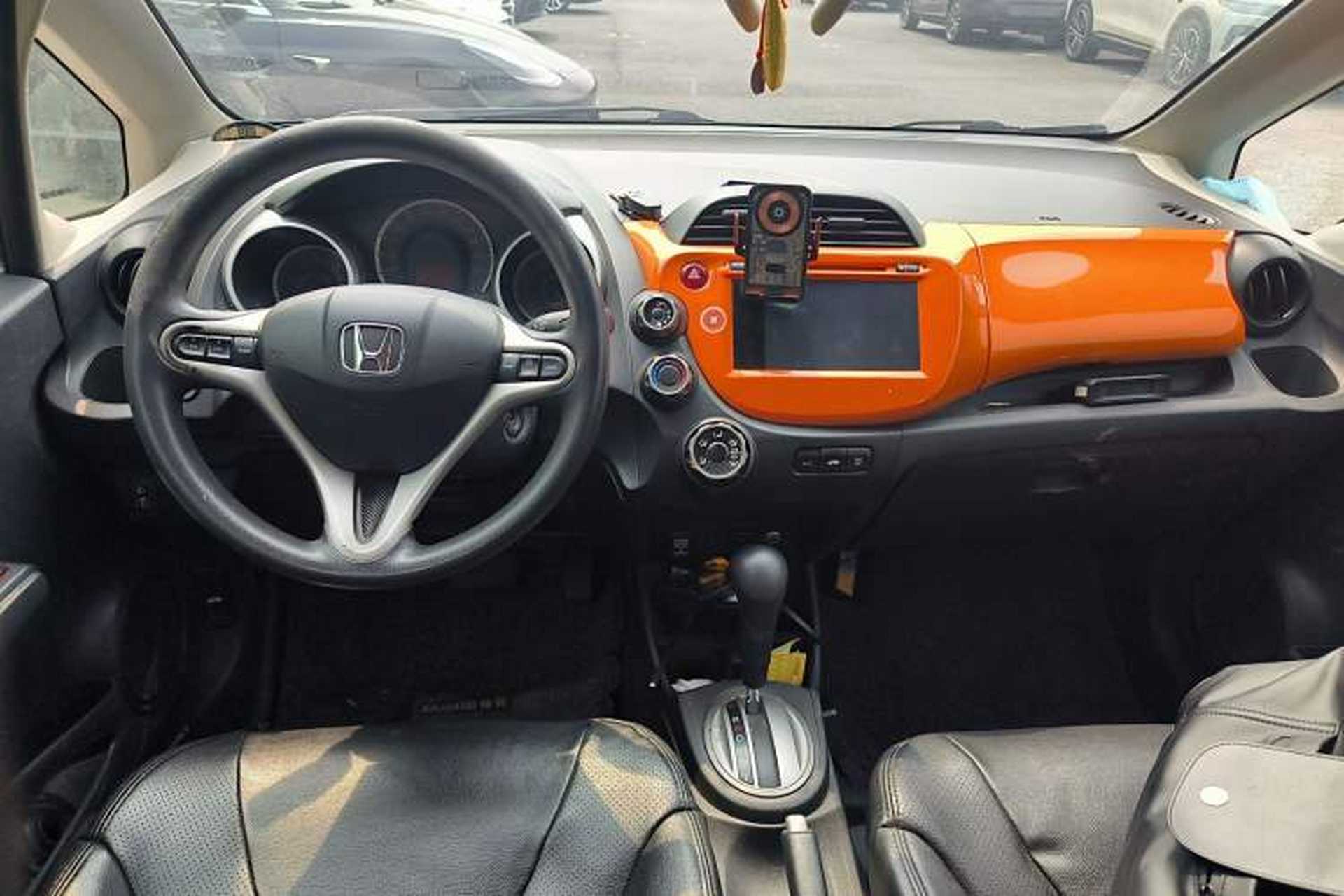 Used Honda Fit 2011 1.3L automatic comfort version Center Console