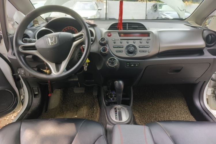 Used Honda Fit 2011 1.5L Automatic Luxury Edition Center Console