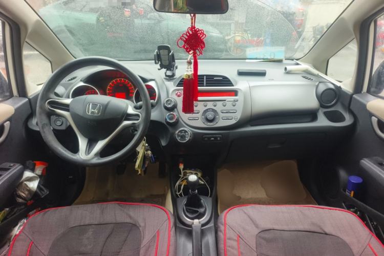 Used Honda Fit 2011 1.5L manual luxury version Center Console