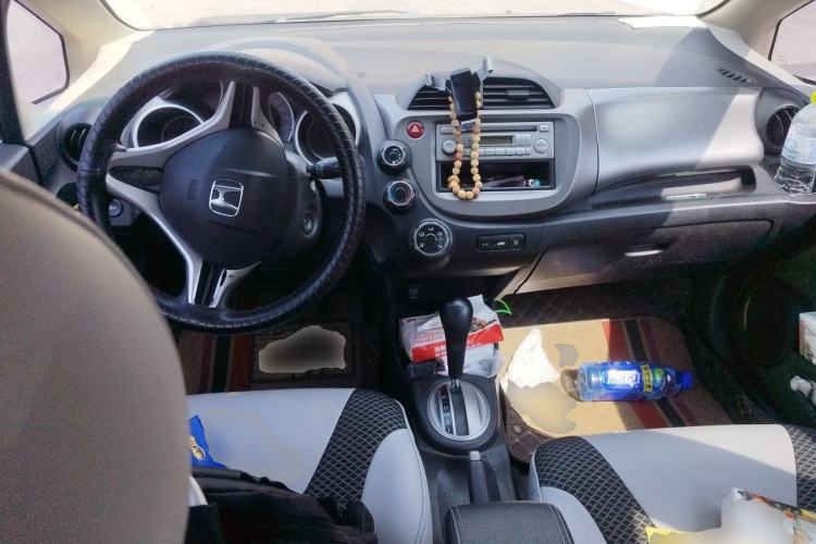 Used Honda Fit 2011 1.3L automatic comfort version Center Console