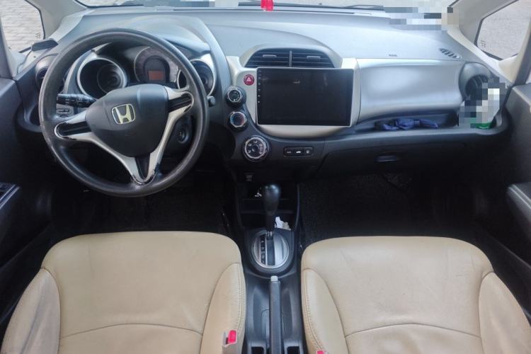 Used Honda Fit 2011 1.3L automatic comfort version Center Console