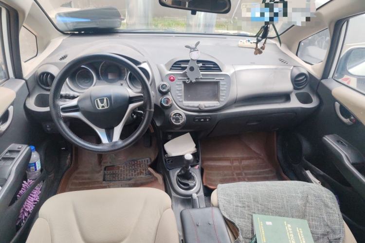 Used Honda Fit 2011 1.3L manual Comfort version Center Console